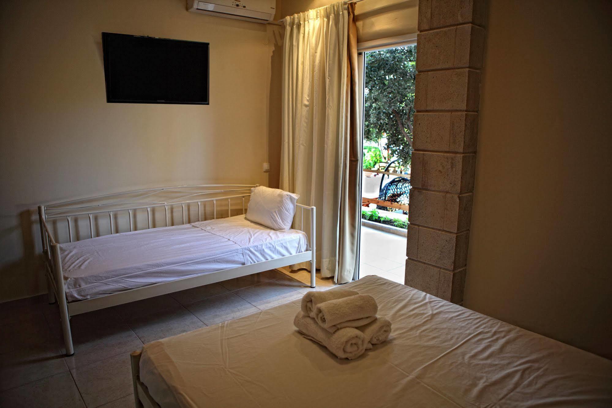 Niriides Beach Hotel Rethymno  Bagian luar foto